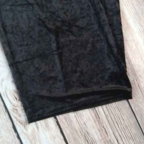 Torrid Black Velvet Pencil Skirt - Picture 4 of 7